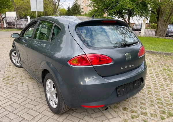 Seat Leon cena 12777 przebieg: 199000, rok produkcji 2005 z Puławy małe 92
